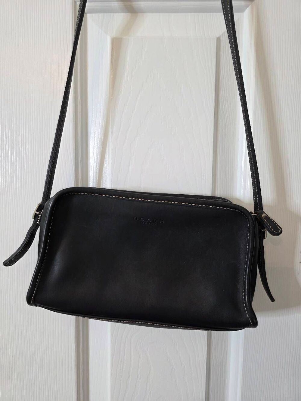 Vintage Coach 9138 Mimosa 1990s crossbody with white contrast stitching